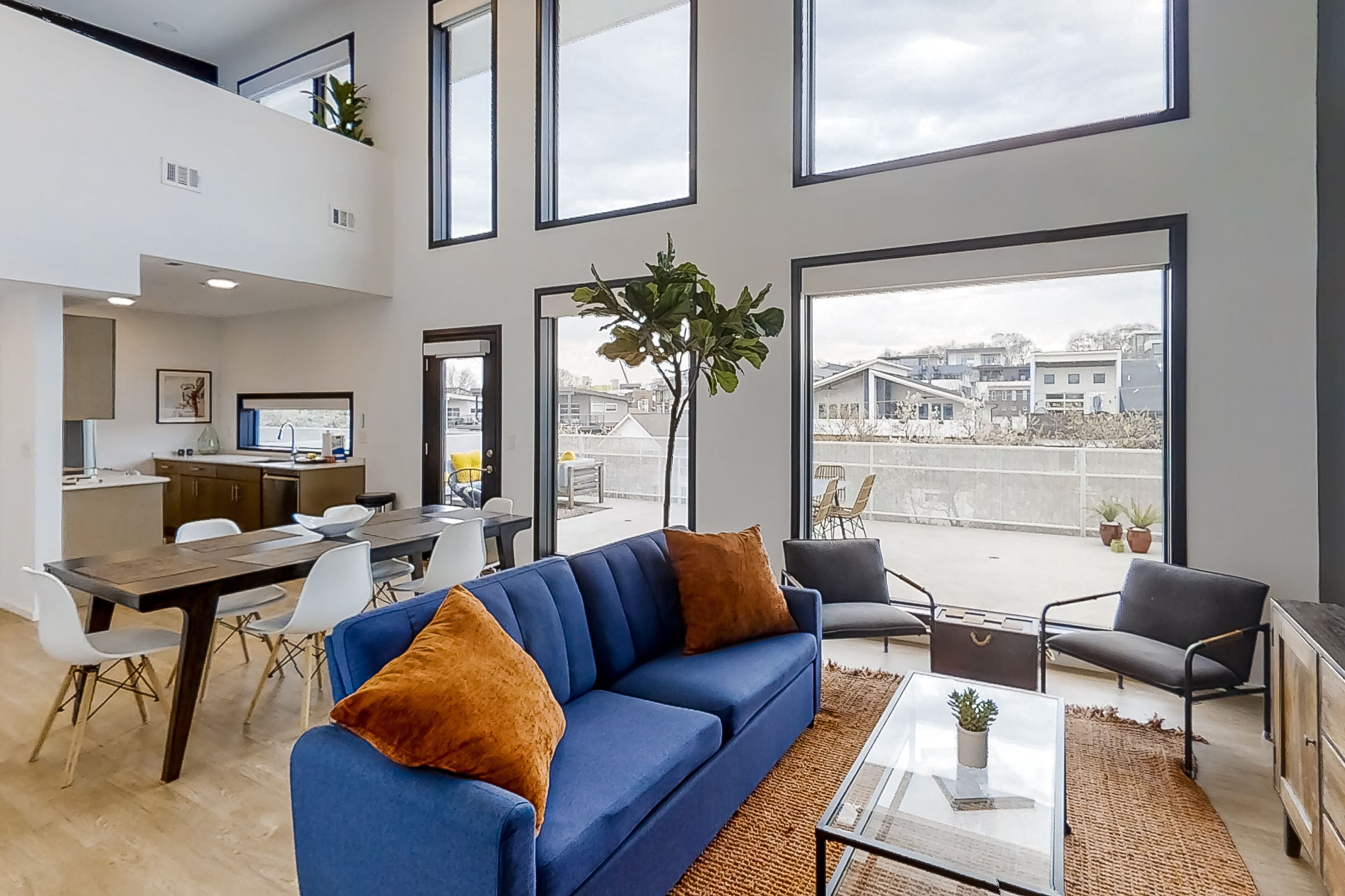 Illume luxe penthouse eco-condo with pool, expansive balcony, & WiFi - dogs ok