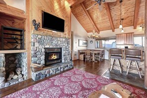 Interior - Timber Ridge 28: Ski In/ Ski Out, Spectacular View (Mammoth Lakes)