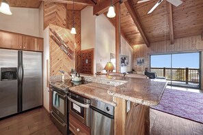 Fridge, microwave, oven, stovetop - Timber Ridge 28: Ski In/ Ski Out, Spectacular View (Mammoth Lakes)