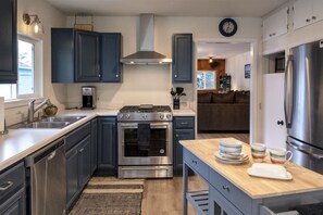 Coastwood kitchen says Bon Appetit - Coastwood is a great coastal 4 bedroom house just minutes from the beach! (Fort Bragg)