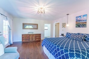 4 bedrooms, desk, iron/ironing board, travel cot