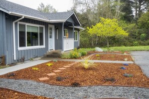 Exterior - Coastwood is a great coastal 4 bedroom house just minutes from the beach! (Fort Bragg)