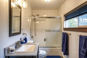 Hair dryer, towels - Coastwood is a great coastal 4 bedroom house just minutes from the beach! (Fort Bragg)