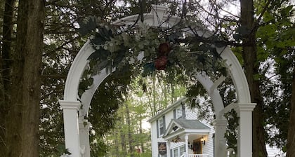 1 bdrm Garden Apt. Villa Setting, Ctrl Worcester/Boston, Ellen Elizabeth Est.