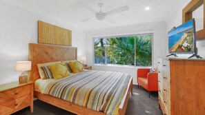3 bedrooms, Internet - Jewel on Newell - Hear the Waves (MACMASTERS BEACH)