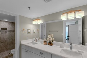 Towels - COMPLETELY UPDATED! BREATHTAKING GULF FRONT! LARGE POOL! (Panama City Beach)