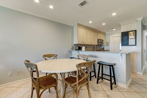 Dining - Sailmaker 109 - Hosted By Moore AI Rentals (Fernandina Beach)