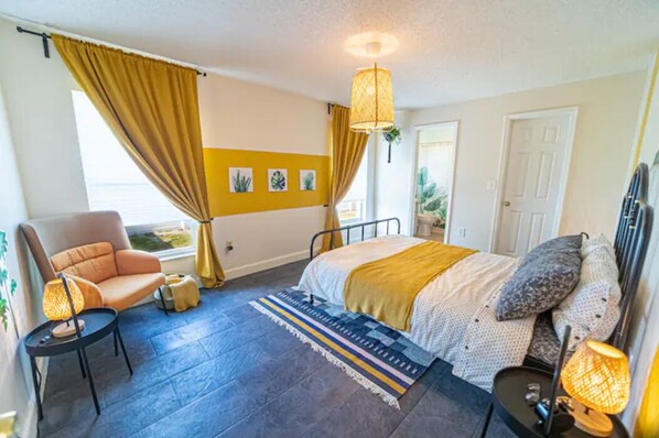 3 bedrooms, desk, travel crib, free WiFi