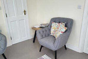 Interior - 1 Bed retreat-Sleeps 2-Secure parking-Garden (Ennis)