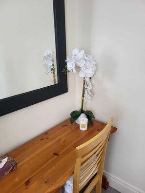 Interior - 1 Bed retreat-Sleeps 2-Secure parking-Garden (Ennis)