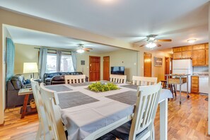 Dining - Shell Knob Home w/ Fire Pit, Near Table Rock Lake! (Shell Knob)