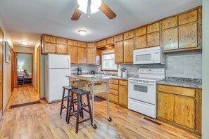 Fridge, microwave, stovetop, dishwasher - Shell Knob Home w/ Fire Pit, Near Table Rock Lake! (Shell Knob)