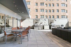 تناول الطعام بالخارج