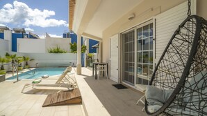 Terrace/patio - LV Premier FU1 heated pool, AC, garden, sea view (Moncarapacho)