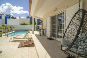 Terrace/patio - LV Premier FU1 heated pool, AC, garden, sea view (Moncarapacho)