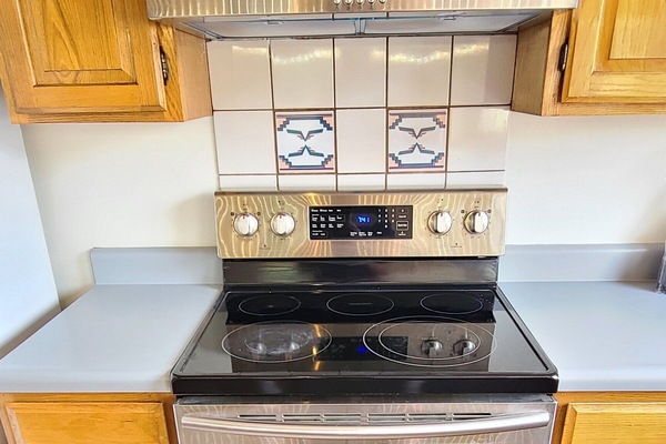 Geladeira, micro-ondas, fogão, cooktop