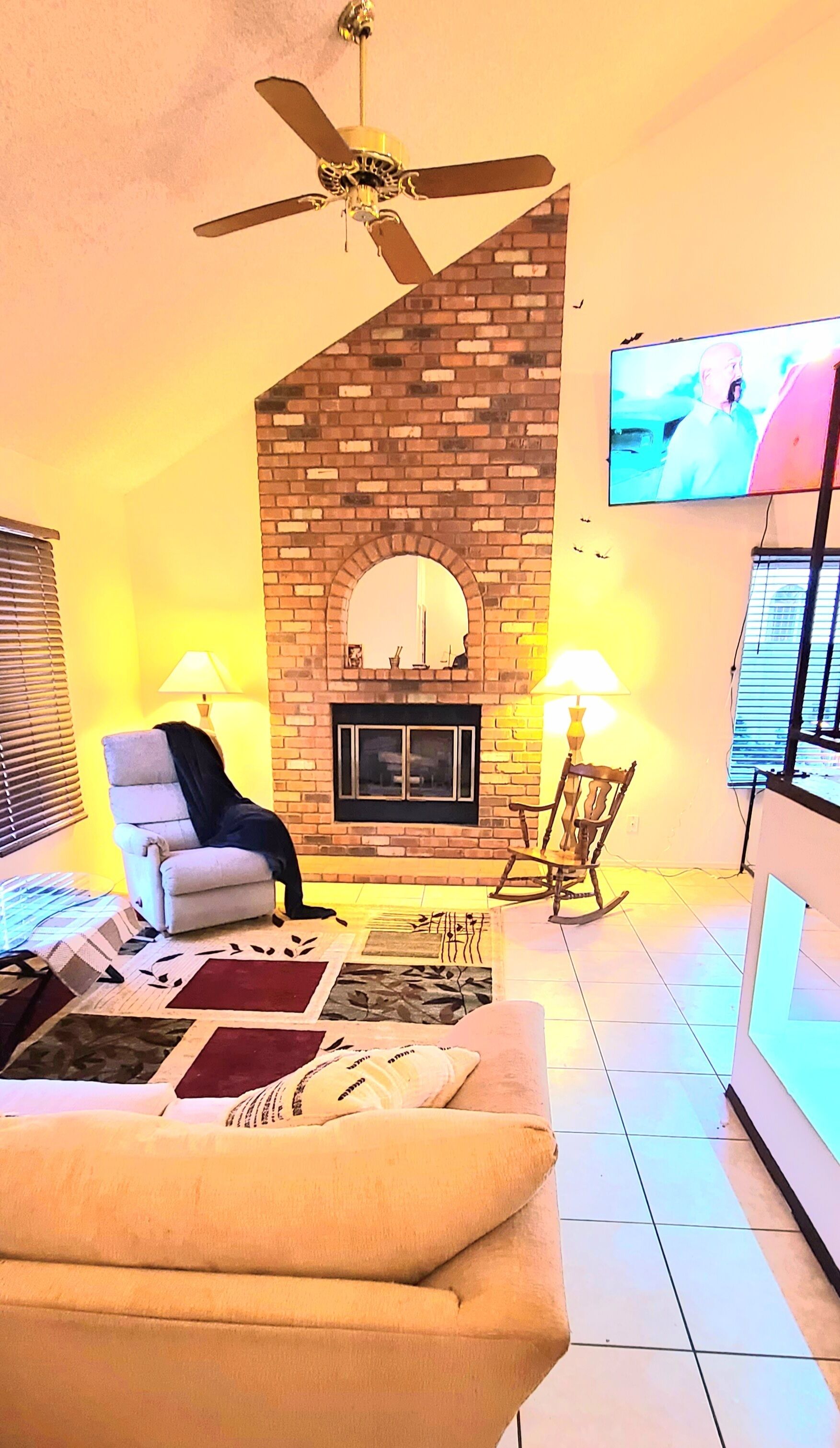 Cheerful 3 Bedroom House With A Beautiful Backyard - Tucson, AZ
