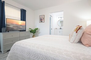 3 Schlafzimmer, Schreibtisch, Bügeleisen/Bügelbrett, Reisekinderbett