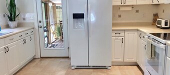 Tucked away quiet cottage~5 blocks to riverfront and Cumberland Island ferry