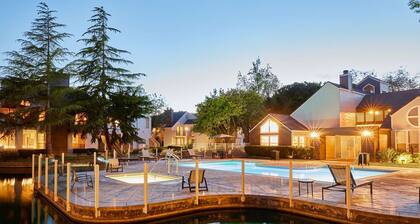 Lovely Foster City 2BR w/ Gym, 2 Pools & W/D, near VISA, by Blueground