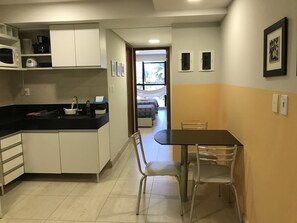Apartamento conforto | Cozinha privada | Frigobar, micro-ondas, liquidificador