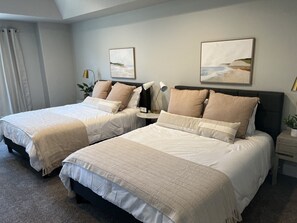 3 Schlafzimmer, Schreibtisch, Bügeleisen/Bügelbrett, Reisekinderbett