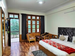Standard Room | Free WiFi, bed sheets - Celebriti by Aransh Group (Manali)