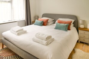 5 عدّة غرف نوم ومكتب ومكواة/لوح كي وواي فاي