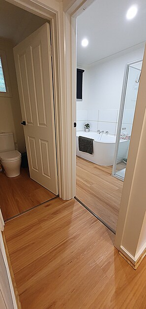 Combined shower/bathtub, hair dryer, towels, soap