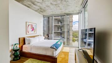 2 bedrooms, iron/ironing board, free internet, bed sheets