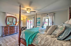 3 bedrooms, iron/ironing board, WiFi, bed sheets - Private Dock, Waterfront Views! Sunrise Beach Home (Sunrise Beach)