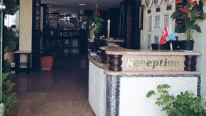 Quầy tiếp tân