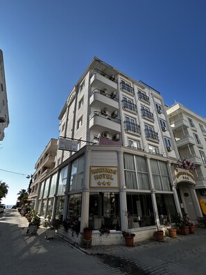 Front of property - Hotel Korykos Kizkalesi (Erdemli)