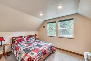 2 bedrooms, travel crib, internet, bed sheets