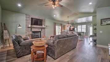 TV, fireplace