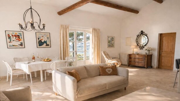 A living room with a sofa, dining table, chairs, a chandelier, and artwork on the walls. - Sunny holiday home in Provence with pool (Séguret)
