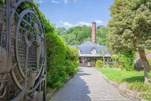 In the heart of the city Gîte "La cour des trois rois" (The court of the three kings)