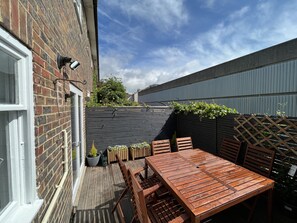 تناول الطعام بالخارج