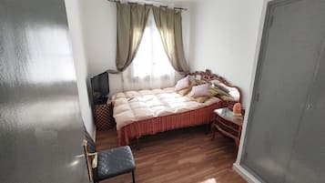 Kamar Single Ekonomi | Tirai kedap cahaya, setrika/meja setrika, dan Wi-Fi