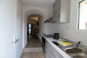 Standard-Apartment | Eigene Küche | Großer Kühlschrank, Ofen, Herdplatte, Geschirrspüler