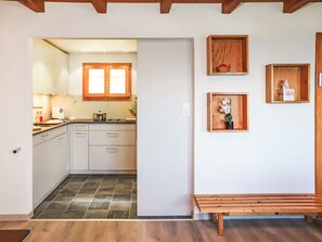 Kühlschrank, Ofen, Geschirrspüler, Kochgeschirr/Geschirr/Besteck