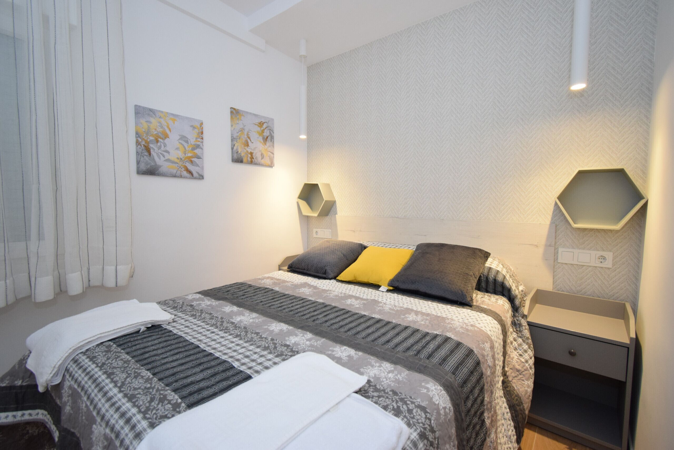 2 dormitorios, tabla de planchar con plancha, wifi y ropa de cama