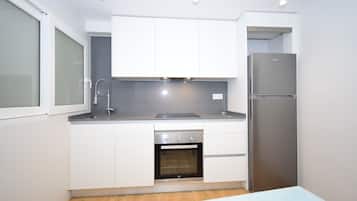 Fridge, microwave, oven, coffee/tea maker