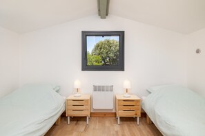 2 bedrooms, WiFi, bed sheets