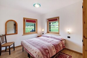 2 bedrooms, free WiFi, bed sheets, wheelchair access