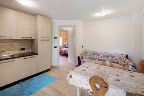 Interior - Holiday Apartment "Pizalegn Bait da Rez" with Garden and Wi-Fi (Livigno)