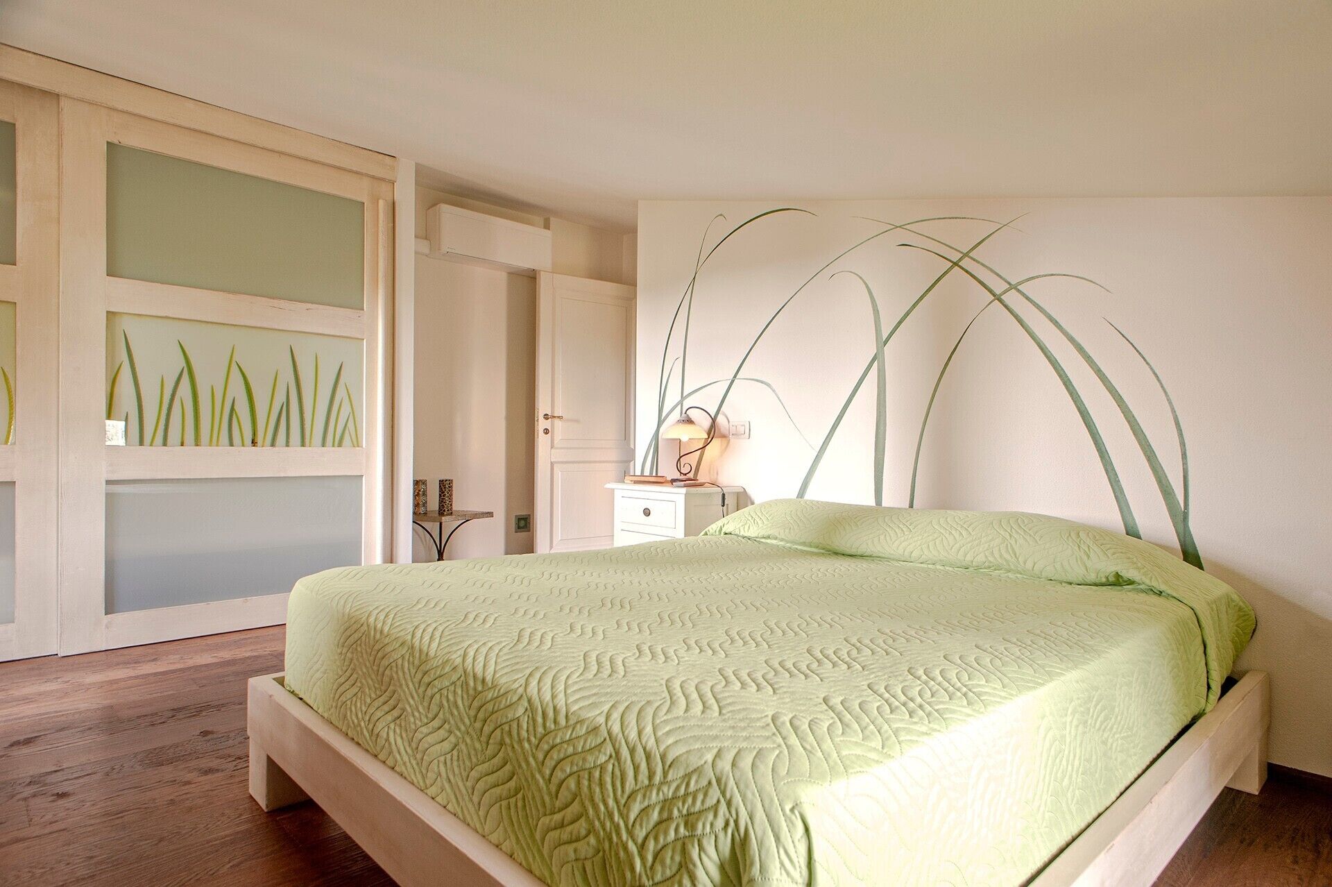 5 bedrooms, iron/ironing board, free WiFi, bed sheets