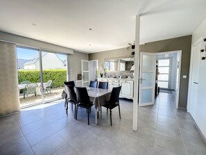 Dining - Beachside Bungalow: Cozy Home, Large Terrace, 100m to Shore (Jullouville)