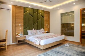 Egyptian cotton sheets, premium bedding, individually decorated - Anand Vardhan Resorts (Kullu)