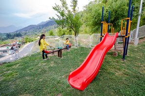 Children’s play area – outdoor